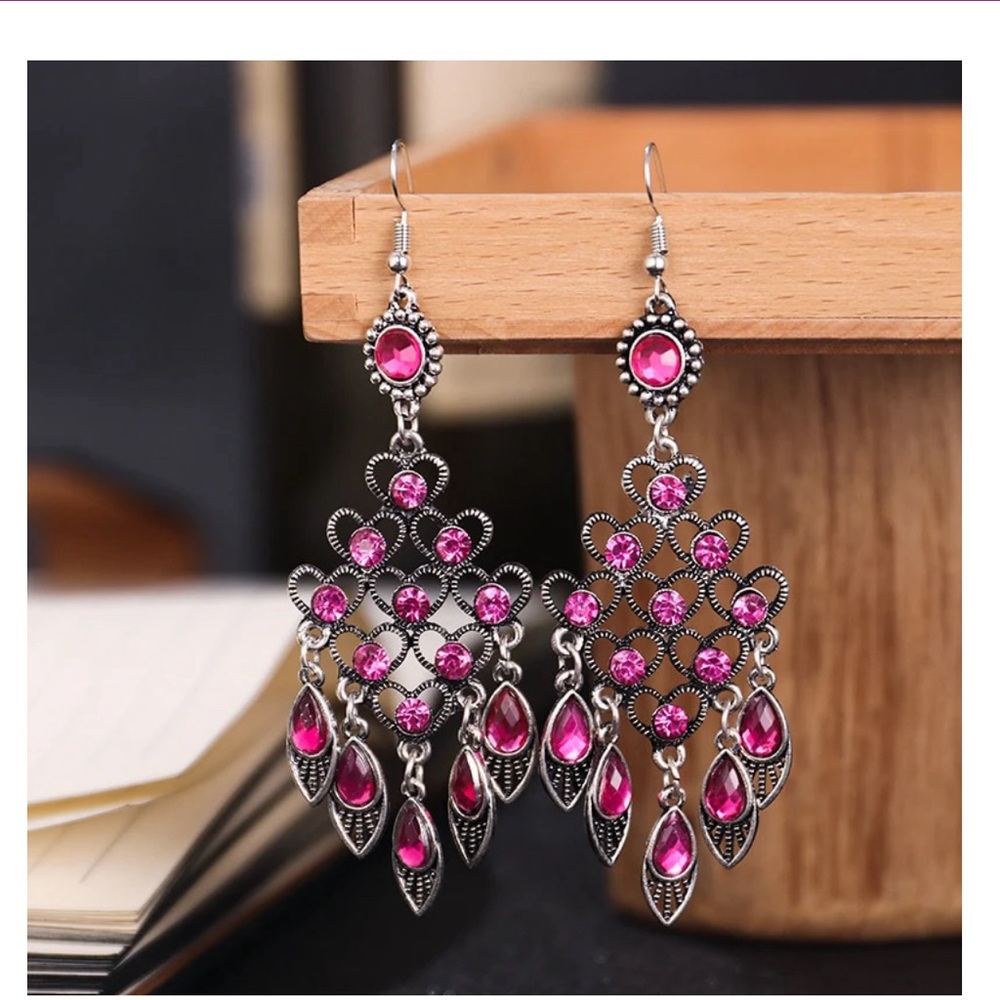✨NWT Bohemian Ethnic Hollow Heart Rhinestone Earrings